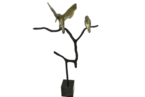 Chico vogels sculptuur op marmer base